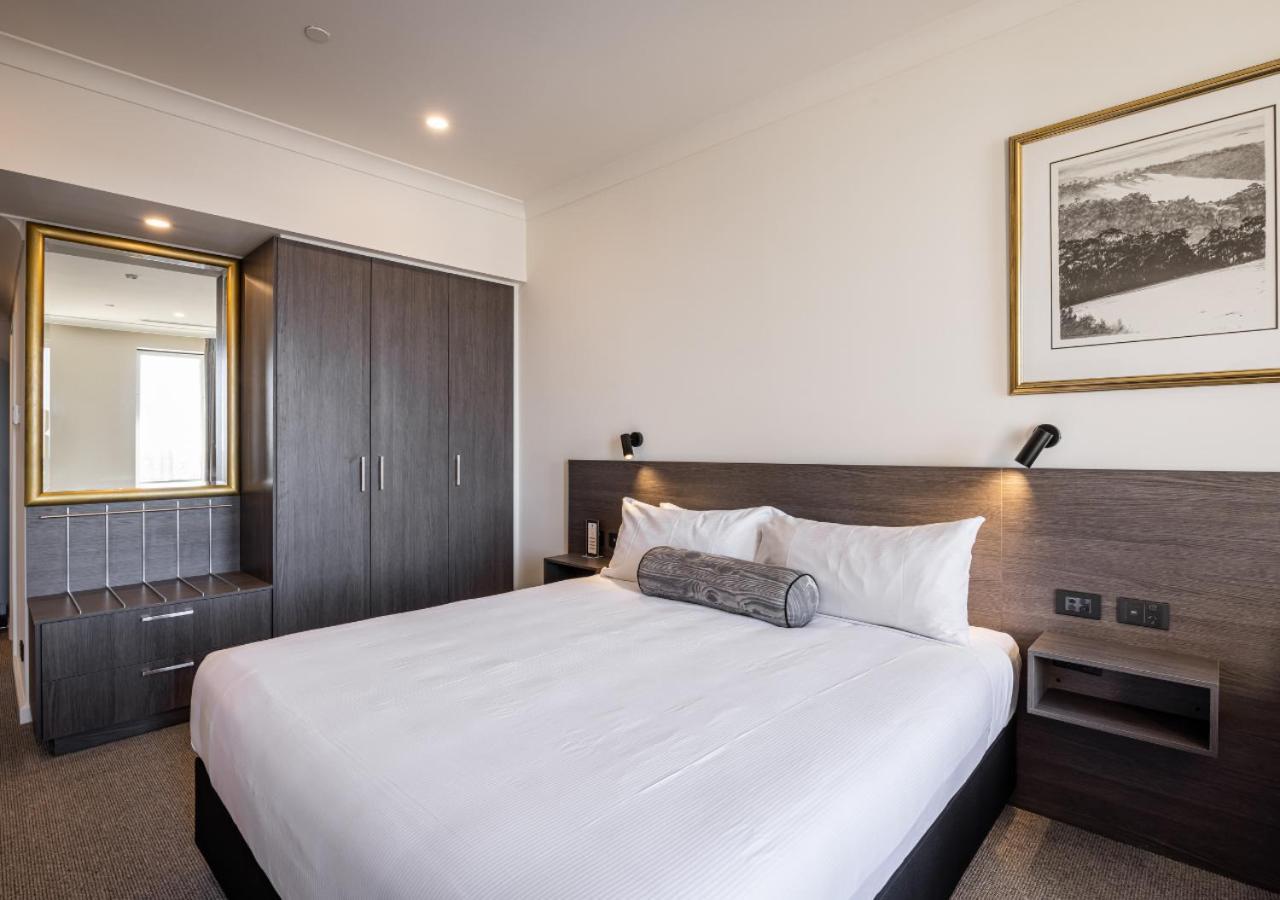 Duxton Hotel Perth Exterior foto A bedroom at the hotel