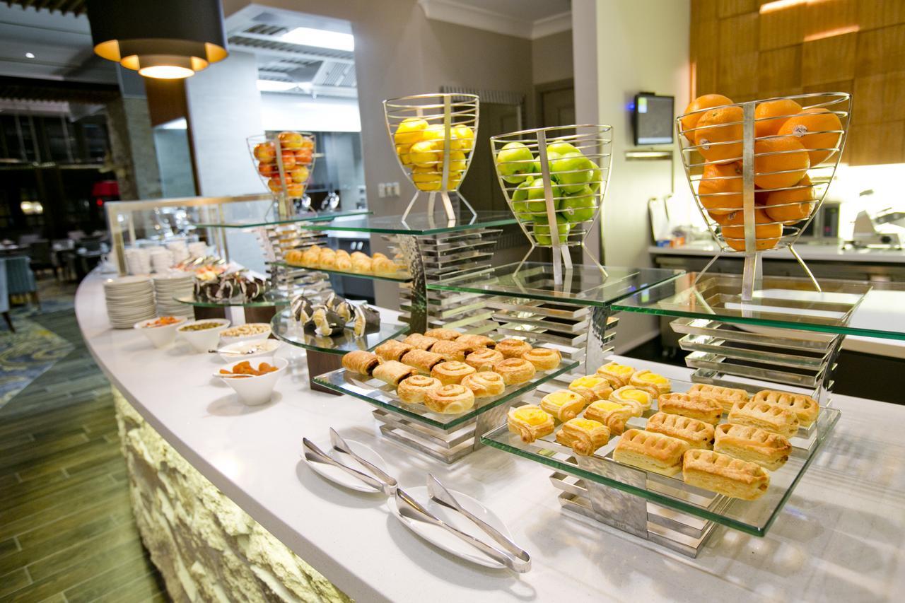Duxton Hotel Perth Exterior foto A buffet at a hotel